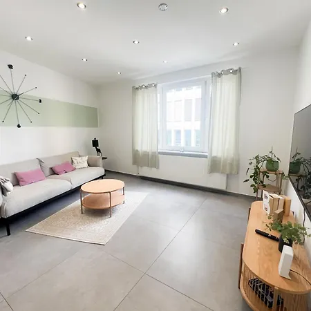 Apartment Pakito Zentrum - Balkon - Geraeumig - Modern - Parkplatz *